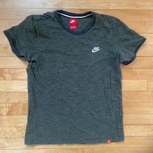 Men’s Nike Green T-Shirt size Medium
